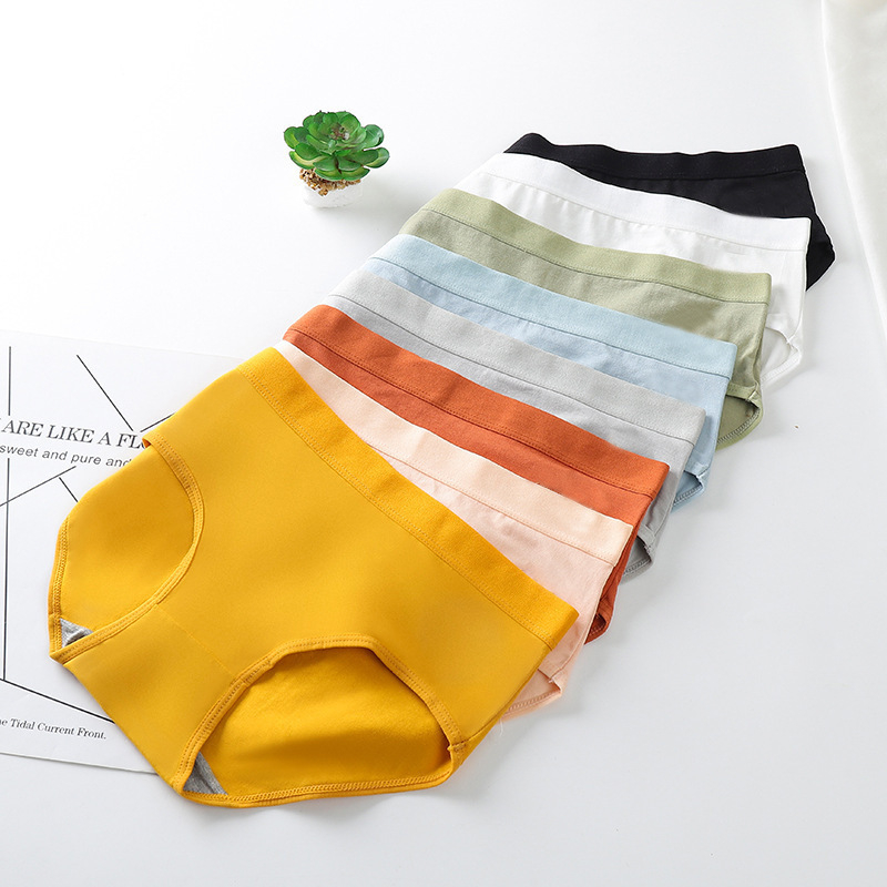 Ženske gaćice od milk silk, srednja visina struka, jednofarbni uzorak, glavni materijal 90–95% poliester, podstava u preponama poliester