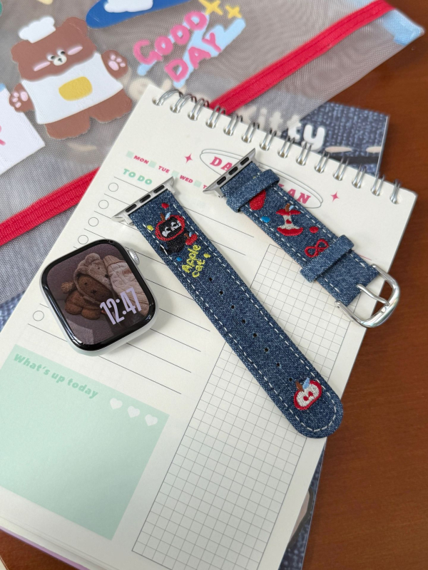 Denim karóra szíj cartoon hímzett Apple Watch-hoz, 20 mm interfész, tűs csat, divatos stílus