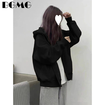 Kardigan s kapuljačom i zatvaračem - lagan, slobodan kroj, proljeće 2023; corduroy tkanina; krzno kunića <30%; drugi materijal.