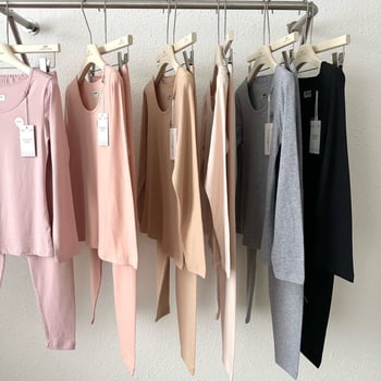 Ženski toplinski komplet od 100% pamuka – bazni sloj s dugim rukavom i hlače, 90–95% pamuk, gustoća 161–180 g/m², mekan na dodir, topao