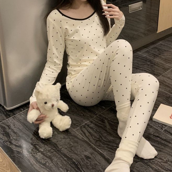 Moteriškų šilto apatinių drabužių komplektas: kašmyras ir triušio kailis, vieno sluoksnio, vidutinė šiluma, prigludęs kirpimas, dovanojamai dėžutė