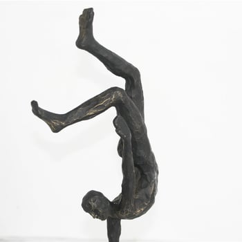 Metalna figurica gimnastičarke, minimalistički moderni dekor za dom i ured