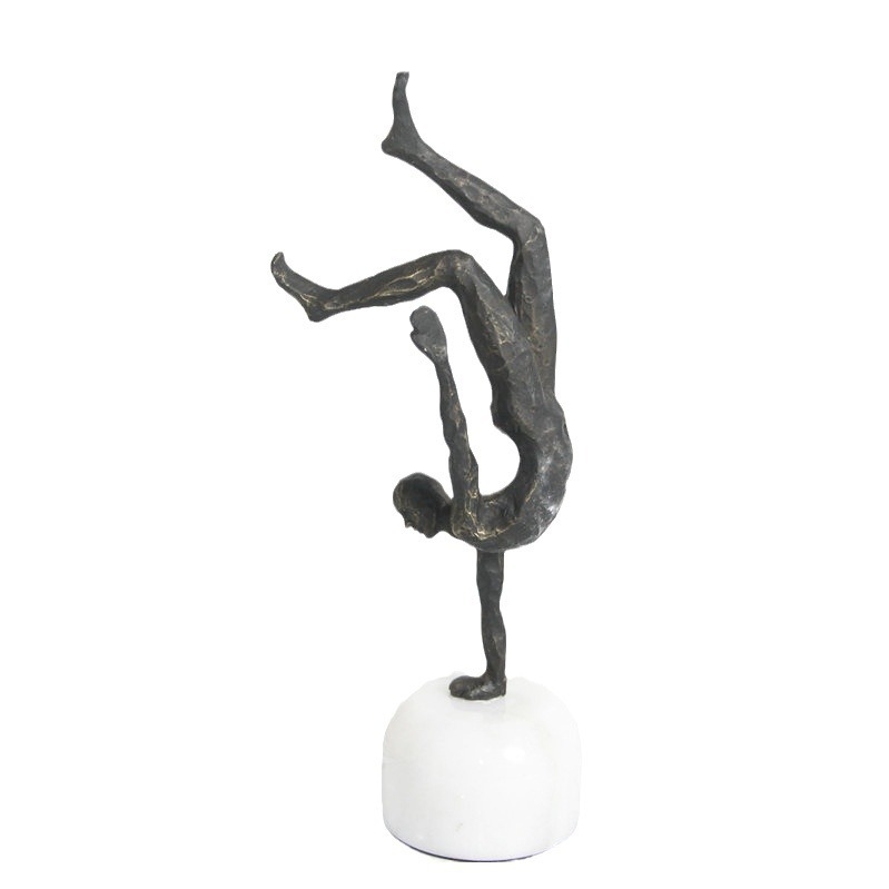 Metalna figurica gimnastičarke, minimalistički moderni dekor za dom i ured