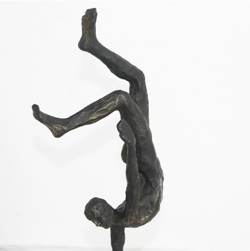 Metalna figurica gimnastičarke, minimalistički moderni dekor za dom i ured