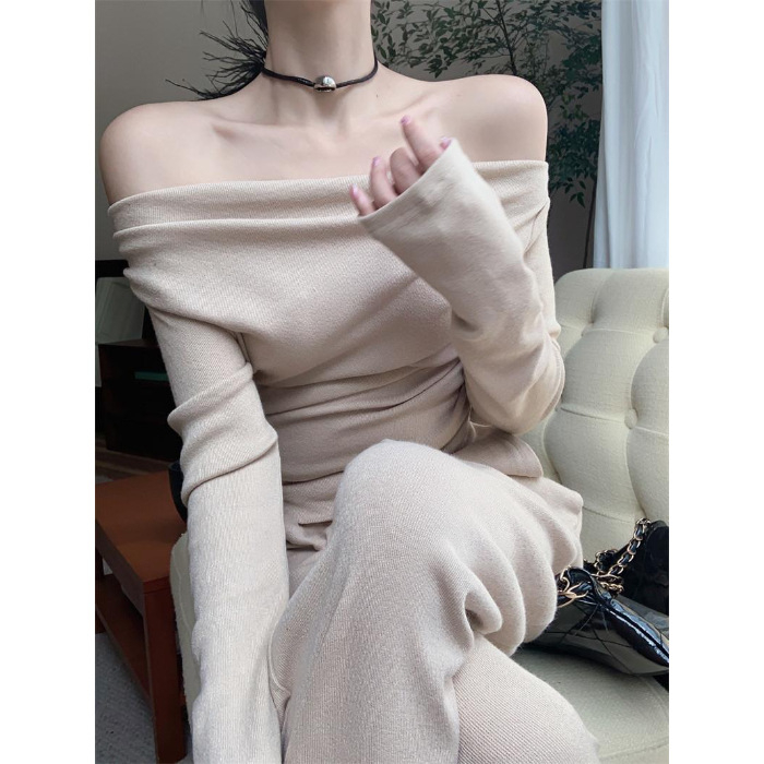 Két darabos kosztüm készlet: egyvállas hosszú ujjú felső és széles lábú nadrág, poliészter anyag, hőkezeléses felület