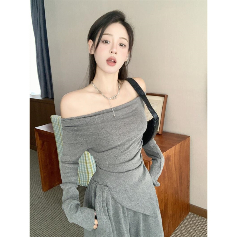 Két darabos kosztüm készlet: egyvállas hosszú ujjú felső és széles lábú nadrág, poliészter anyag, hőkezeléses felület