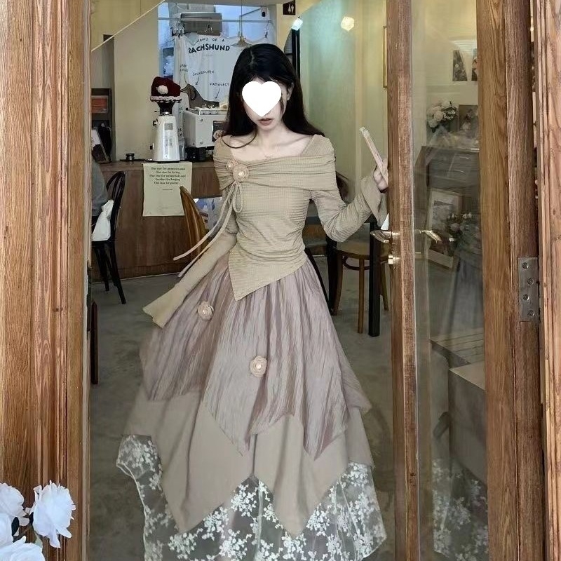Elegantan ženski dvodjelni proljetni set: top bez ramena i asimetrična mini suknja, stil princeze