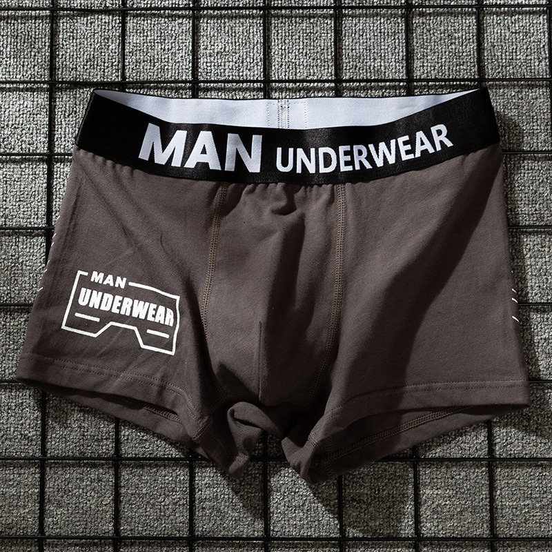 Meeste puuvillased bokserid tähemärkide trükiga, hingavad, keskmise kõrgusega vöökoht