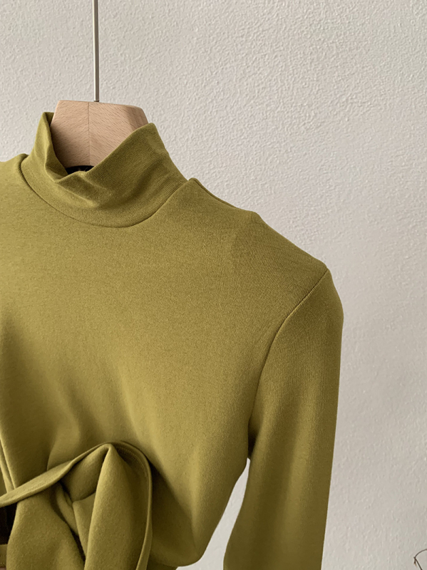 Siaura silueto palaidinė su maža kaklo apykakle, ilgomis rankovėmis, vienos spalvos, kašmyras ir viskozė