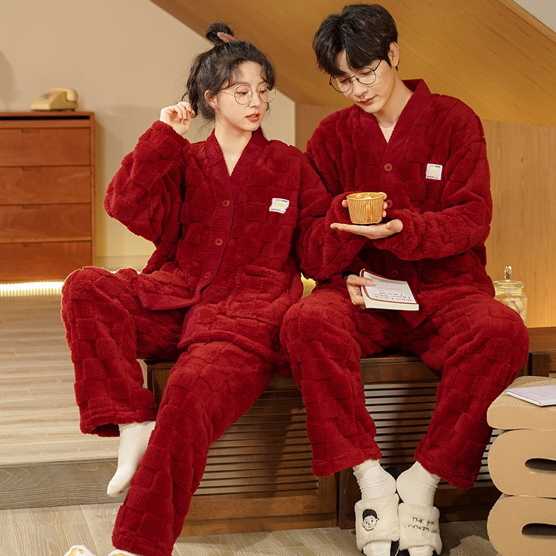 Pidžama za par od koralnog flisa, 100% poliester, ekstra debela, V-dekolte, dugi rukavi i duge hlače