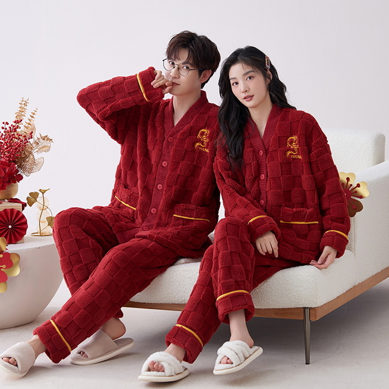 Pidžama za par od koralnog flisa, 100% poliester, ekstra debela, V-dekolte, dugi rukavi i duge hlače
