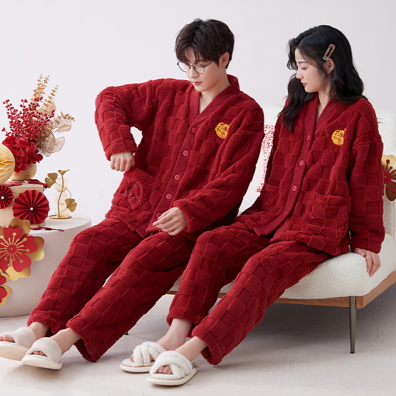 Pidžama za par od koralnog flisa, 100% poliester, ekstra debela, V-dekolte, dugi rukavi i duge hlače