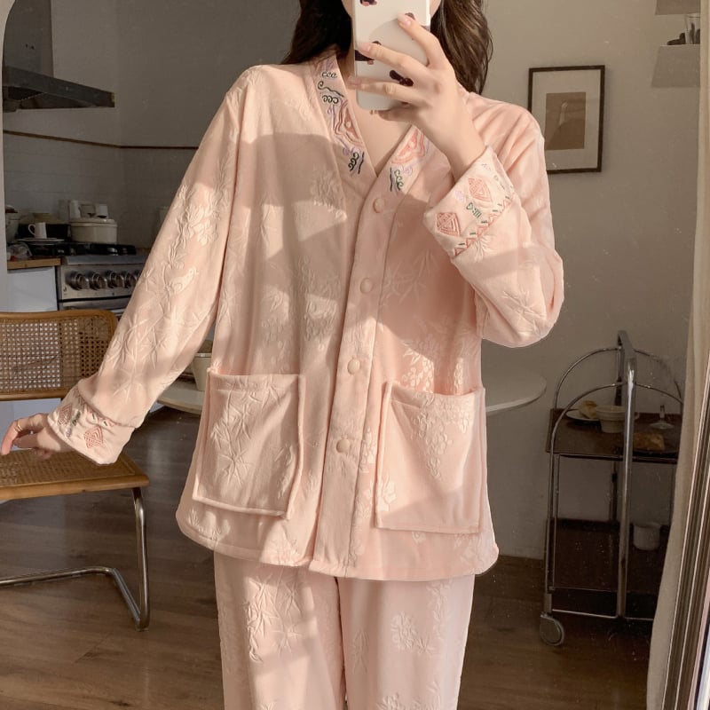 Ženski pajama set od island velvet s izšivkom, jesensko–zimska kolekcija, topla flis podstava za domaću udobnost