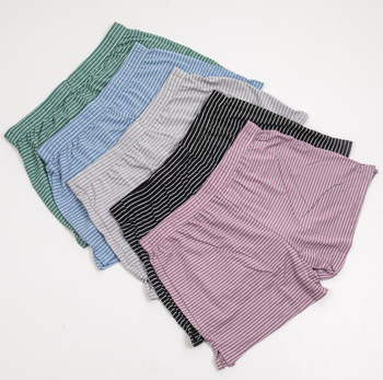 Αεράτα ριγέ βαμβακερά σορτς, μεσαία μέση, πλεκτά, 90–95% βαμβάκι