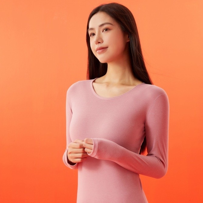 Ženski termalni komplet s kapuljačom, okruglim izrezom i dugim rukavima; izuzetno debela poliester tkanina za toplinu i anti-pilling.