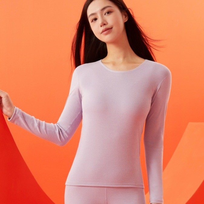 Ženski termalni komplet s kapuljačom, okruglim izrezom i dugim rukavima; izuzetno debela poliester tkanina za toplinu i anti-pilling.