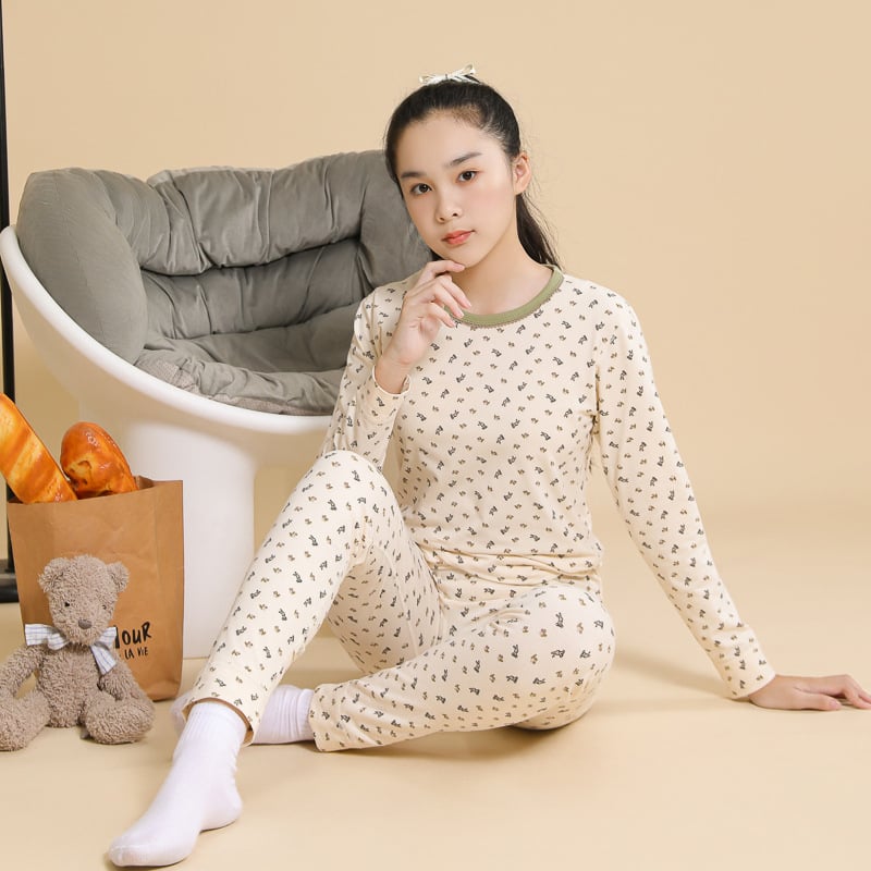 Mergaitėms termo apatinių komplektas – rudens viršus ir kelnes, 95% medvilnė su spandeksu, 210 g/m², vieno sluoksnio, vidutiniškai šiltas