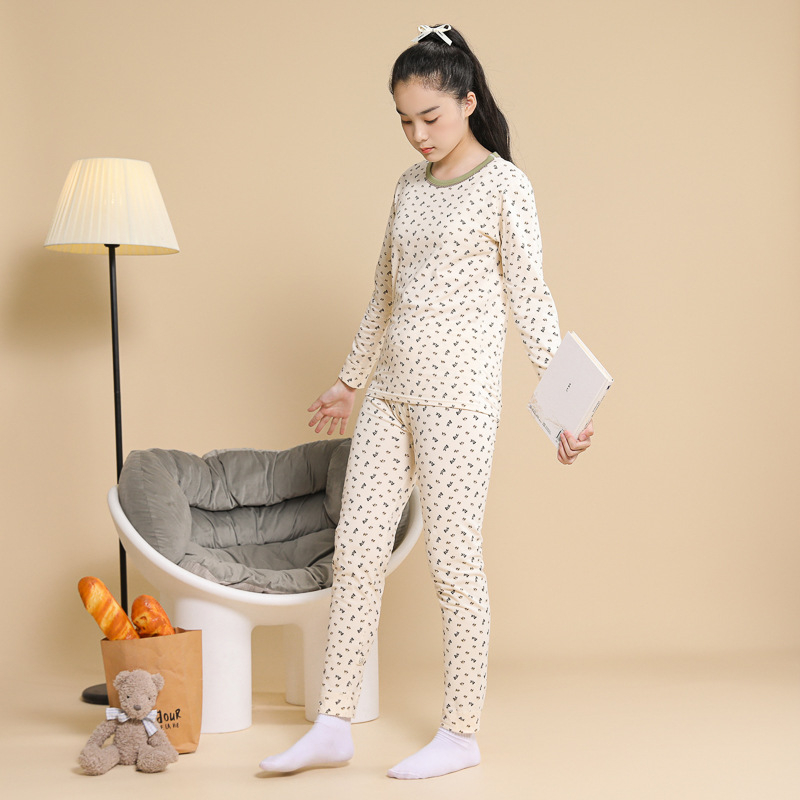 Mergaitėms termo apatinių komplektas – rudens viršus ir kelnes, 95% medvilnė su spandeksu, 210 g/m², vieno sluoksnio, vidutiniškai šiltas