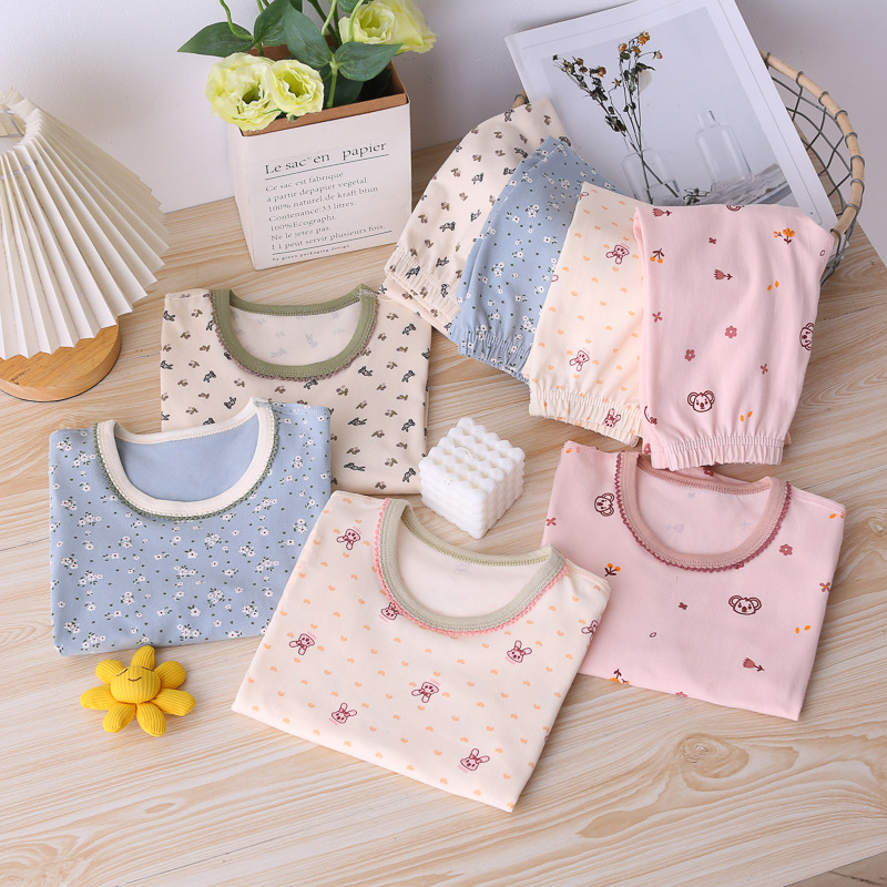 Mergaitėms termo apatinių komplektas – rudens viršus ir kelnes, 95% medvilnė su spandeksu, 210 g/m², vieno sluoksnio, vidutiniškai šiltas