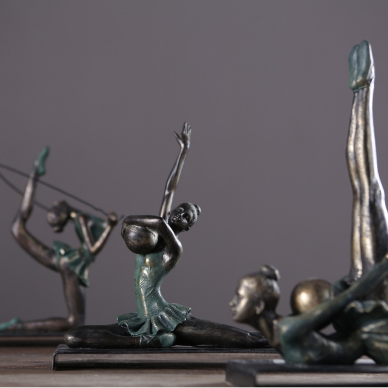 Táncoló figura műgyanta szobor — minimalist stílusú asztali dekoráció, ajándék lehet párnak, kollégának, barátnak, gyermeknek vagy osztálytársnak