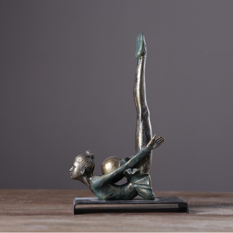 Táncoló figura műgyanta szobor — minimalist stílusú asztali dekoráció, ajándék lehet párnak, kollégának, barátnak, gyermeknek vagy osztálytársnak