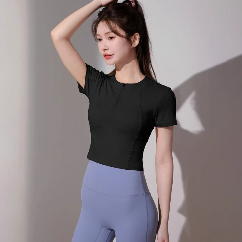 Moteriška vasaros joga viršūnė – įprastais pečiais, dryžuotas raštas, lininė medžiaga, plokščias audinys, fitnesui