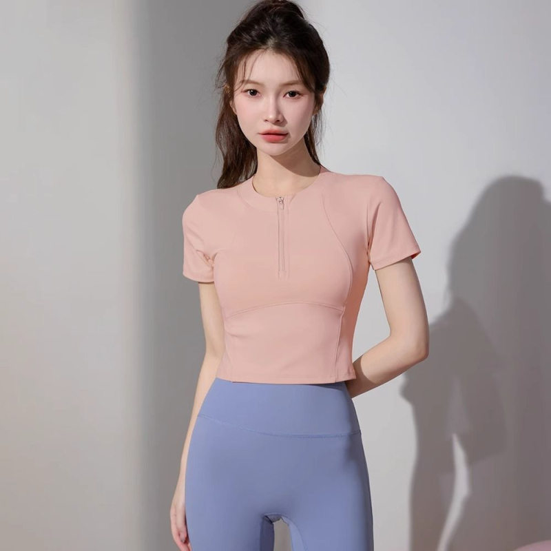 Moteriška vasaros joga viršūnė – įprastais pečiais, dryžuotas raštas, lininė medžiaga, plokščias audinys, fitnesui