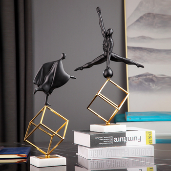 Oeny nordijska karakterna skulptura od metala i smole, ornament, moderni minimalistički dekor