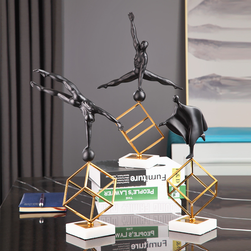 Oeny nordijska karakterna skulptura od metala i smole, ornament, moderni minimalistički dekor