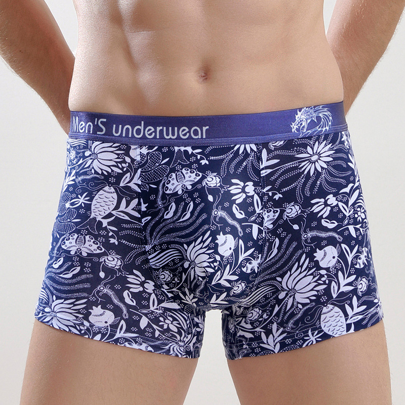 Muške gaćice briefs, 95–100% pamuk, prozračne, srednji pojas, porculanski uzorak s sitnim cvjetovima i geometrijskim motivima