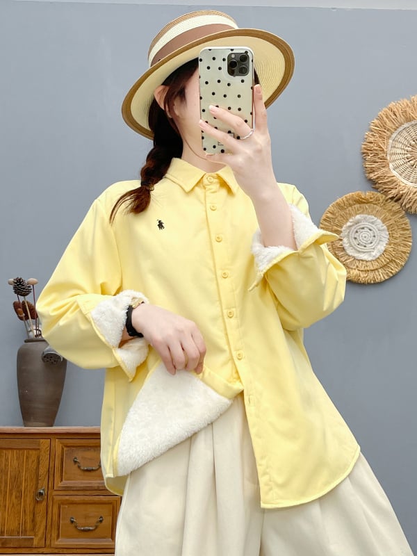 Pamukasta kardigan-košulja, duge rukave, ovratnik s reverom, jednostruko kopčanje, duljina 50–65 cm