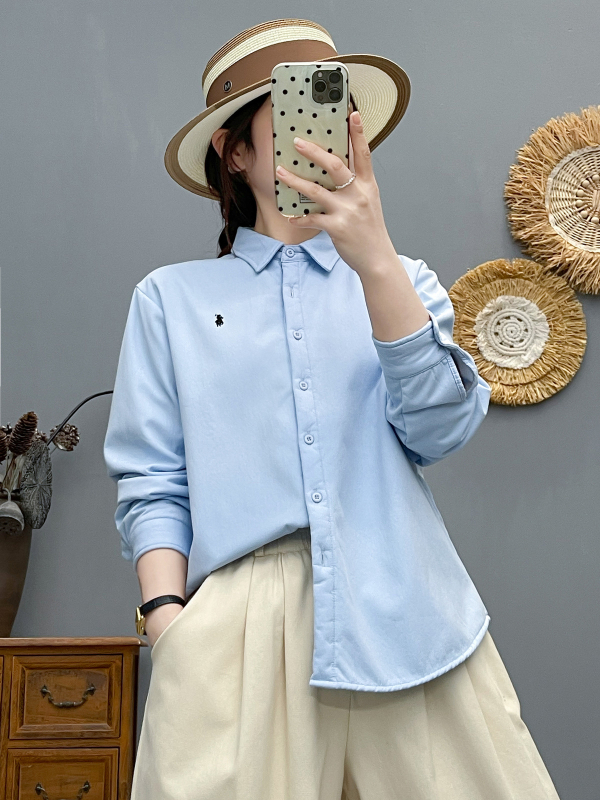 Pamukasta kardigan-košulja, duge rukave, ovratnik s reverom, jednostruko kopčanje, duljina 50–65 cm