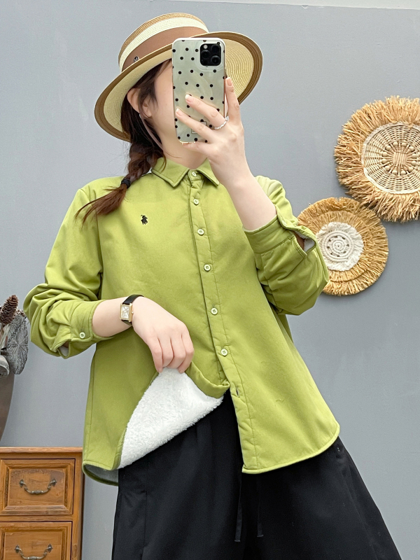 Pamukasta kardigan-košulja, duge rukave, ovratnik s reverom, jednostruko kopčanje, duljina 50–65 cm