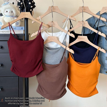 Terminė liemenė su įmontuotais krūtinės pagalvėlėmis, viskozė, gobtuvas, keturkampis kaklo iškirpimas, velveto pojūtis