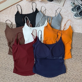 Terminė liemenė su įmontuotais krūtinės pagalvėlėmis, viskozė, gobtuvas, keturkampis kaklo iškirpimas, velveto pojūtis