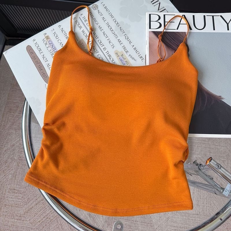 Terminė liemenė su įmontuotais krūtinės pagalvėlėmis, viskozė, gobtuvas, keturkampis kaklo iškirpimas, velveto pojūtis