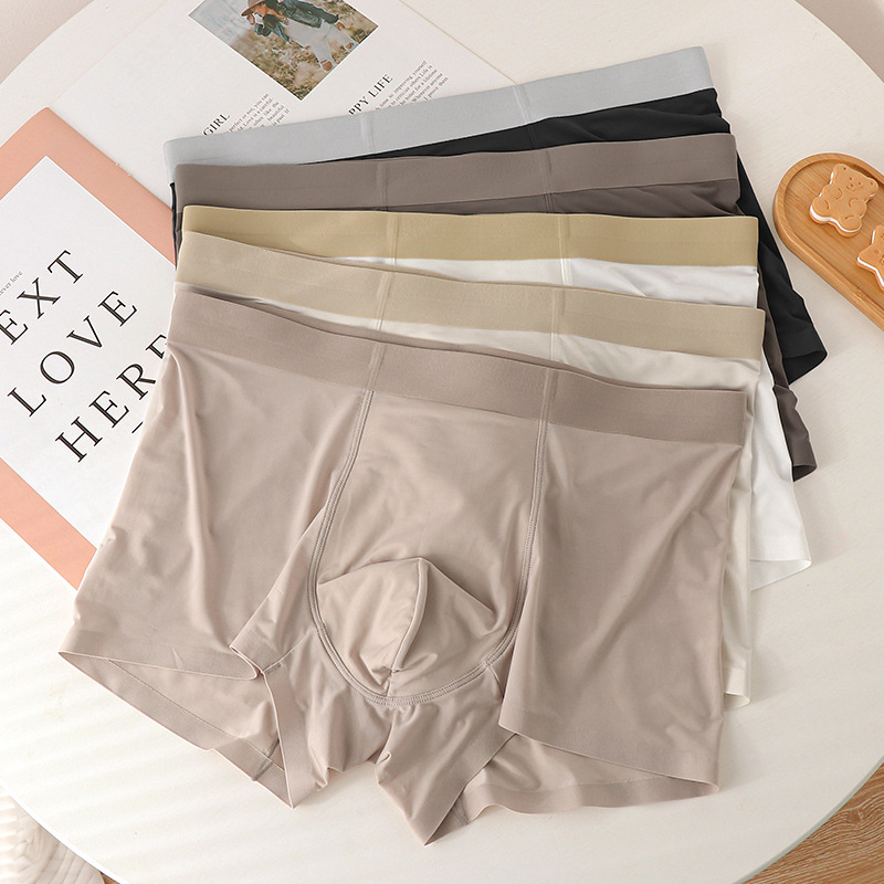 Muške bokserice od ice silk, prozračne i brzo se suše, tkanina najlon, podstava od viskoze 80–90%