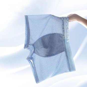 Meeste Ice Silk võrgustikuga bokserid, hingavad ja antibakteriaalsed; peamine materjal: 95–100% polüester, kuse allääre vooder: regenereeritud tselluloosi kiud 95–100%