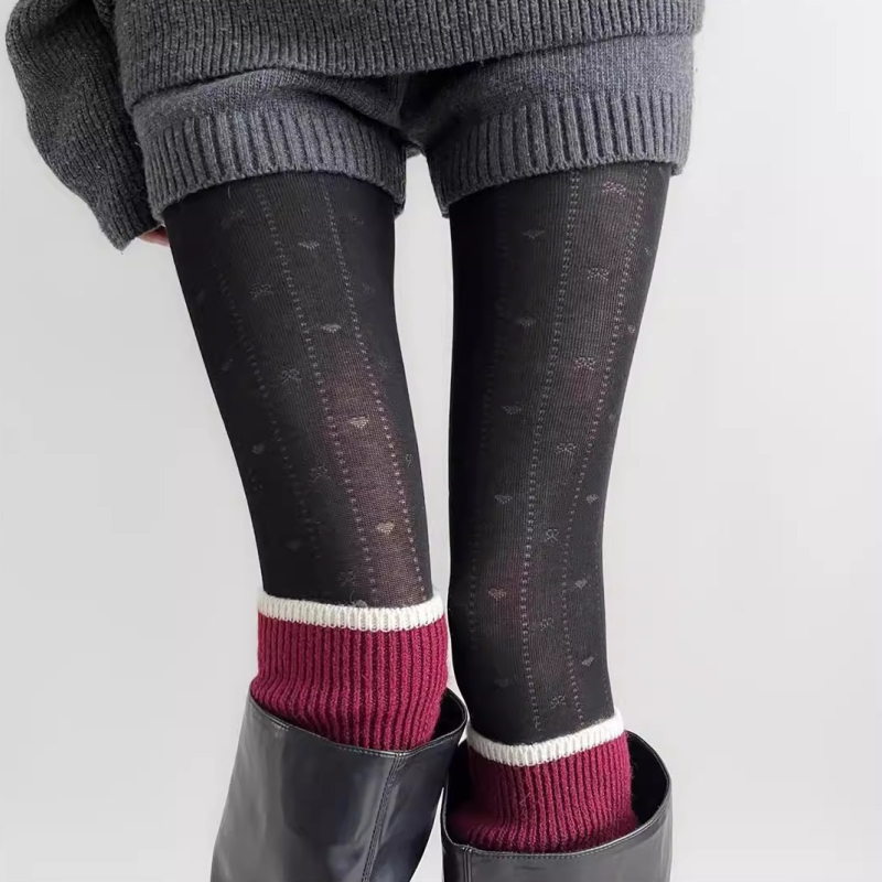 Ženske debeli pantyhose za jesen-zimu, topli, uzorak srca i pruga; materijal: pamuk; glavna sastava: najlon 80–90%; značajke: nevidljive, protiv odsjaja, protiv trenja, protiv habanja; visina cijevi: pantyhose; za mlade 18–40