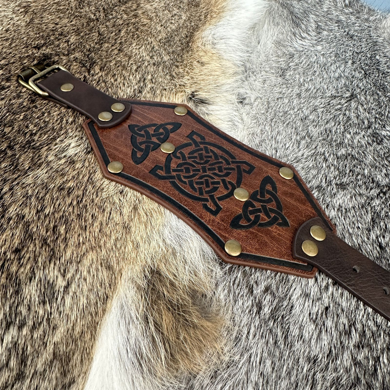 Bőr karkötő, középkori nordikus viking stílusú cosplay kellék, Hai fane márka, felnőtt használat, 2025 tavasz