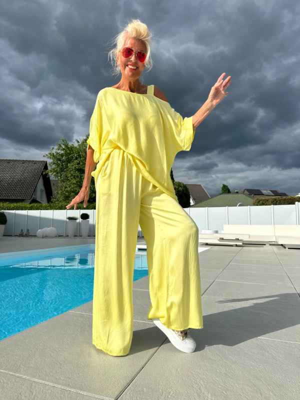 Set casual de damă din două piese: bluză cu guler neregulat și pantaloni, poliester-elastan, fără călcare, toamnă 2025