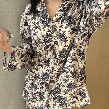 Derong velúr anyagú pizsamszett, fő anyagként akril 95–100%, prémium virágminta, rever gallér, hosszú ujjú