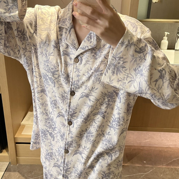 Derong velúr anyagú pizsamszett, fő anyagként akril 95–100%, prémium virágminta, rever gallér, hosszú ujjú