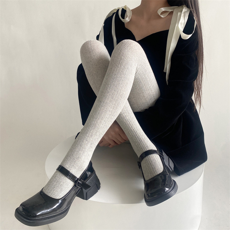 Pamukaste pantyhose srednje gustoće, jednofarbni uzorak, oblikuju tijelo, protiv klizanja, protiv trenja