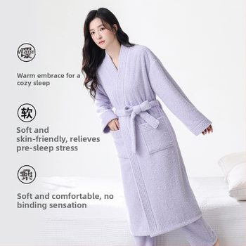 Set de halat lung pentru toamnă-iarnă, din semi-catifea, căptușit cu fleece coral, grosime 251–300 g/m², decolteu în V, mâneci lungi