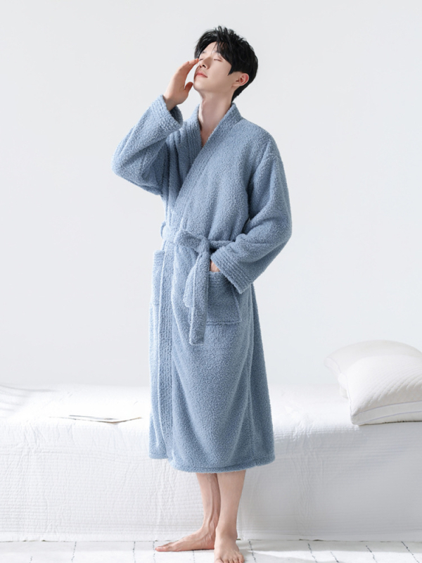 Set de halat lung pentru toamnă-iarnă, din semi-catifea, căptușit cu fleece coral, grosime 251–300 g/m², decolteu în V, mâneci lungi