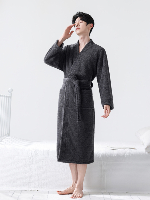 Set de halat lung pentru toamnă-iarnă, din semi-catifea, căptușit cu fleece coral, grosime 251–300 g/m², decolteu în V, mâneci lungi