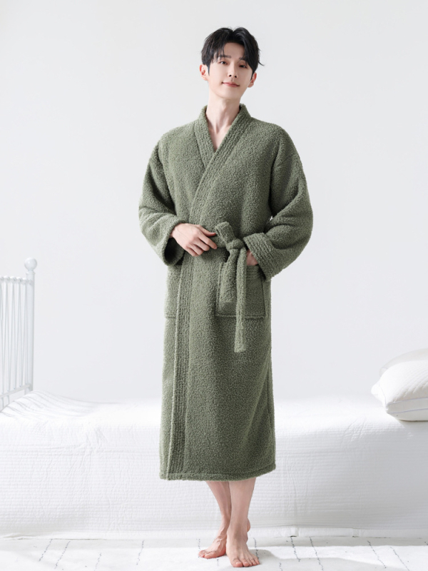 Set de halat lung pentru toamnă-iarnă, din semi-catifea, căptușit cu fleece coral, grosime 251–300 g/m², decolteu în V, mâneci lungi