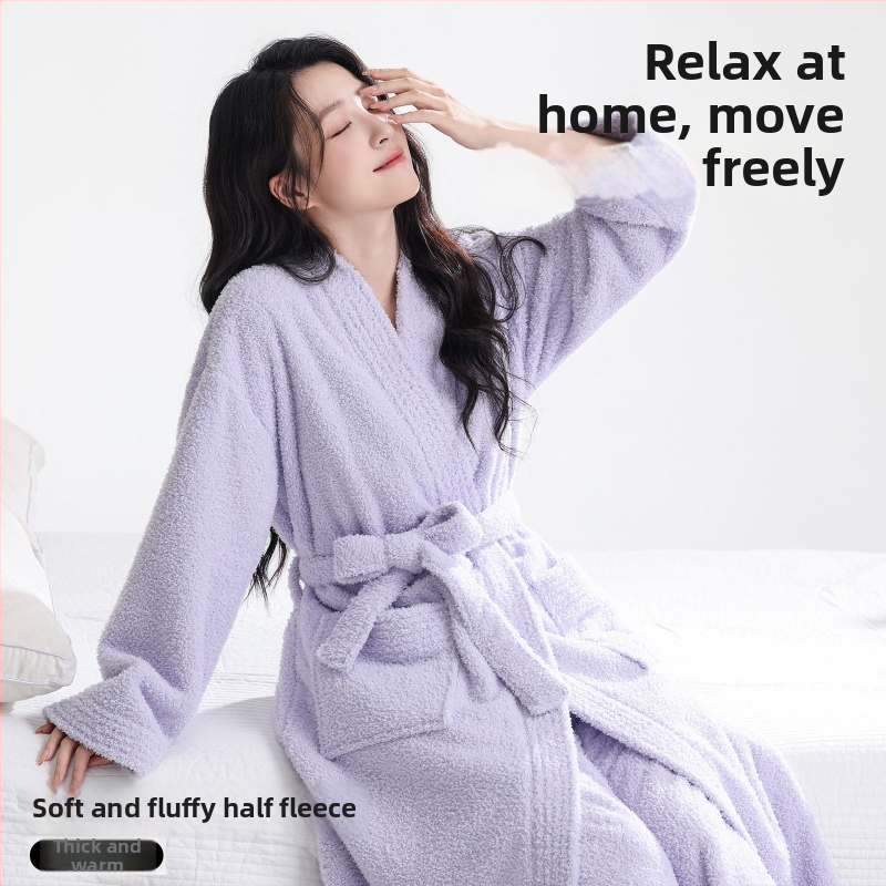 Set de halat lung pentru toamnă-iarnă, din semi-catifea, căptușit cu fleece coral, grosime 251–300 g/m², decolteu în V, mâneci lungi