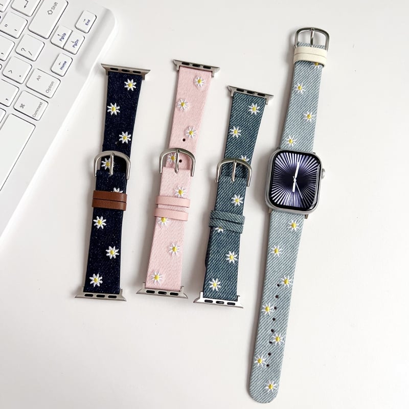 Little Daisy vyšívaný denim remienok pre Apple Watch s kolíkovou sponou, uvedenie 2025